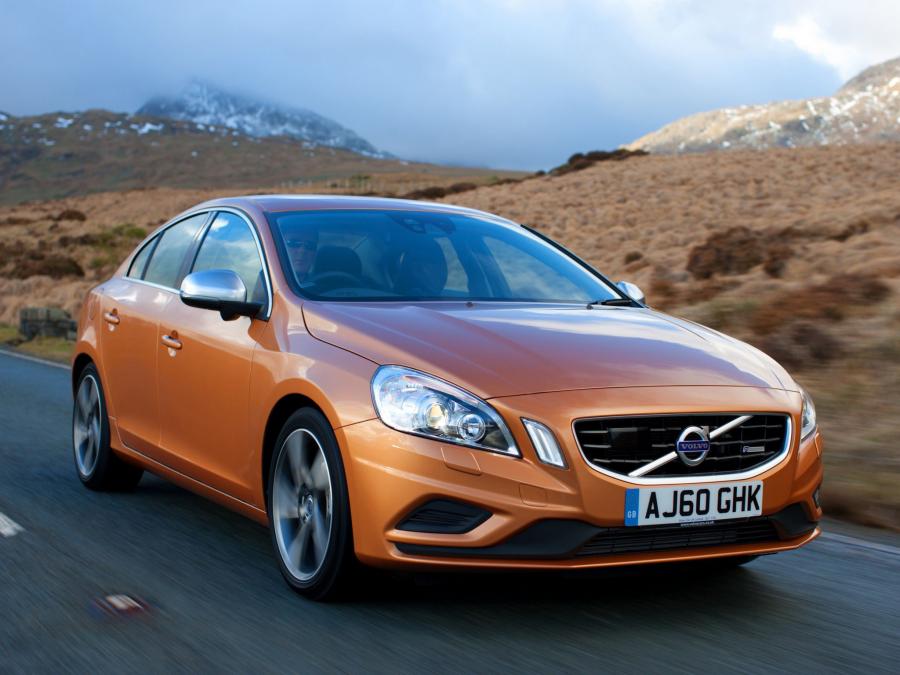  Volvo S60 R-Design 2010 года  (UK) (фото 10 из 12)